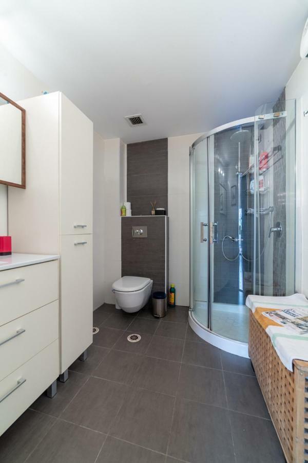Amazing 1br Penthouse With Terrasse Near Neve Tzedek