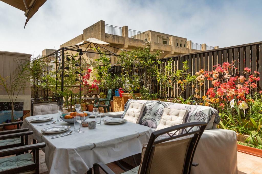 Amazing 1br Penthouse With Terrasse Near Neve Tzedek *