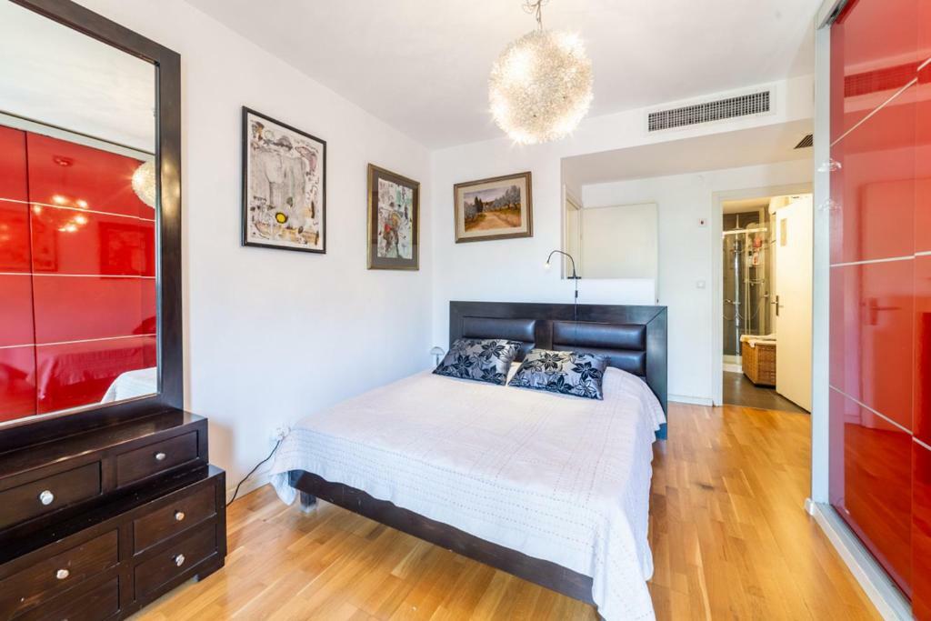Amazing 1br Penthouse With Terrasse Near Neve Tzedek *